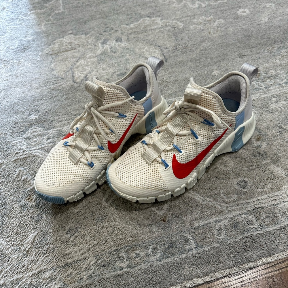Nikes trainers- size 9- gently worn
